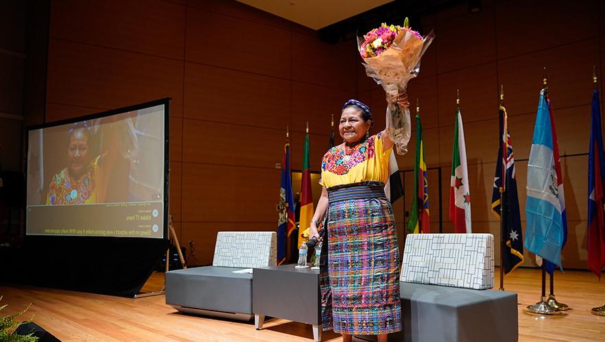 Rigoberta Menchú Tum event photo 4